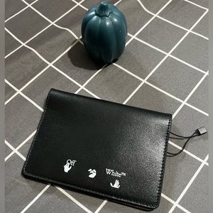 BRAND NEW❗️ OFF-WHITE black passport holder. Genuine leather. Made in Italy.